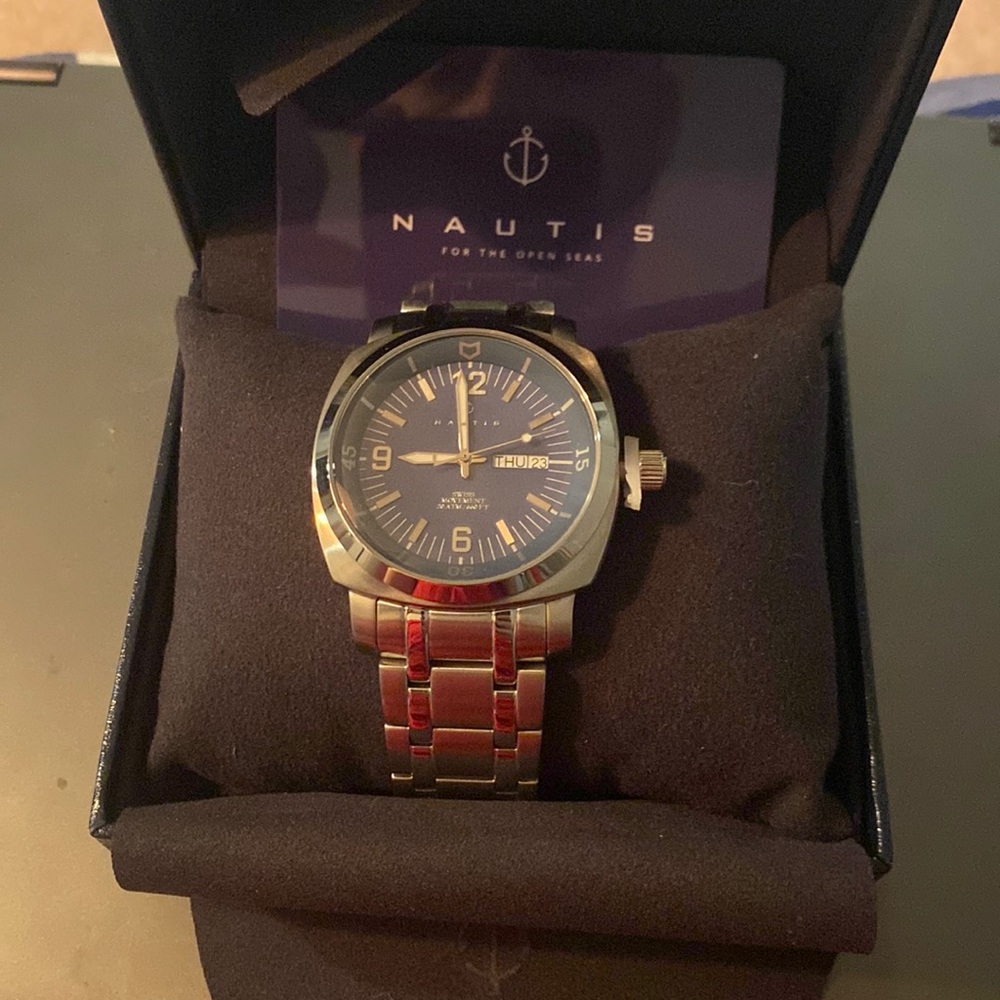 NAUTIS STEALTH 200 dive watch.